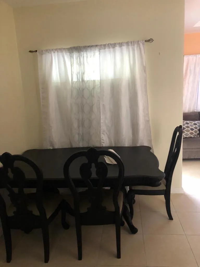 Gladstone Kingston Apartment