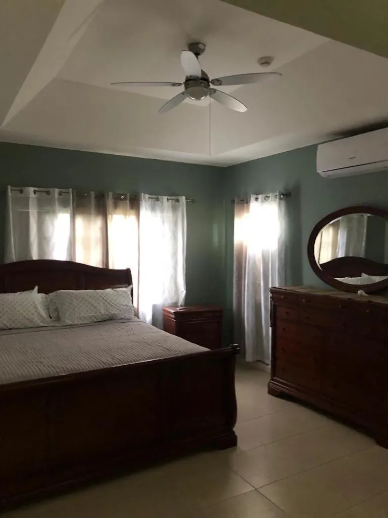 Gladstone Kingston Apartment 0*,  Jamaica