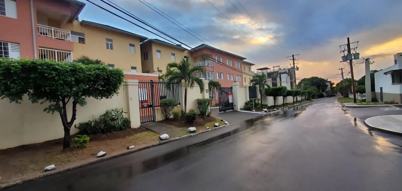 Gladstone Kingston Apartment